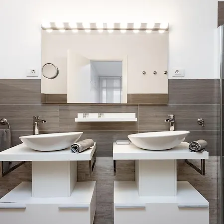 Gigantes Oasis Deluxe By Sunkeyrents *